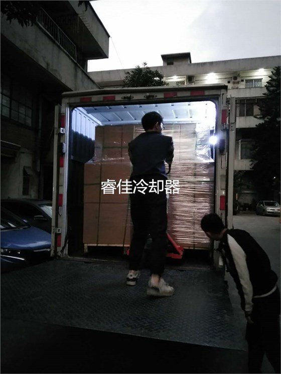 風(fēng)冷液壓油散熱器RJ-405D發(fā)貨.jpg