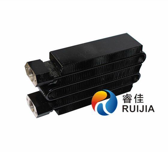 無油空壓機后部冷卻器.jpg