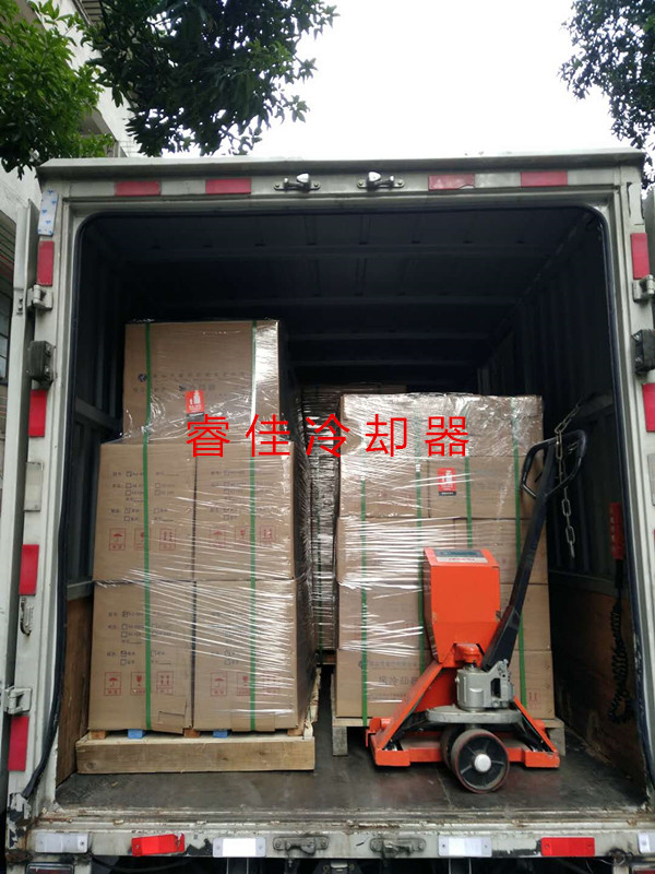 風冷散熱器發(fā)貨.jpg