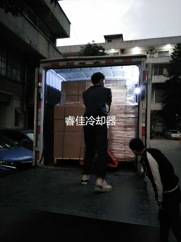 風冷液壓油散熱器RJ-405D發(fā)貨.jpg