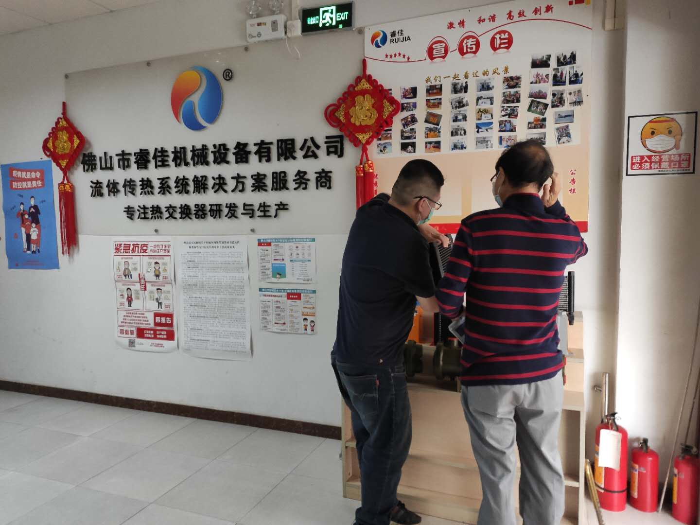 客戶到訪睿佳<font color='red'>冷卻器廠家</font>，現(xiàn)場選型采購