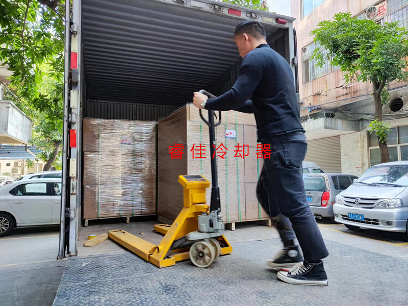 液壓機(jī)械廠配套，風(fēng)冷卻器RJ-355發(fā)貨
