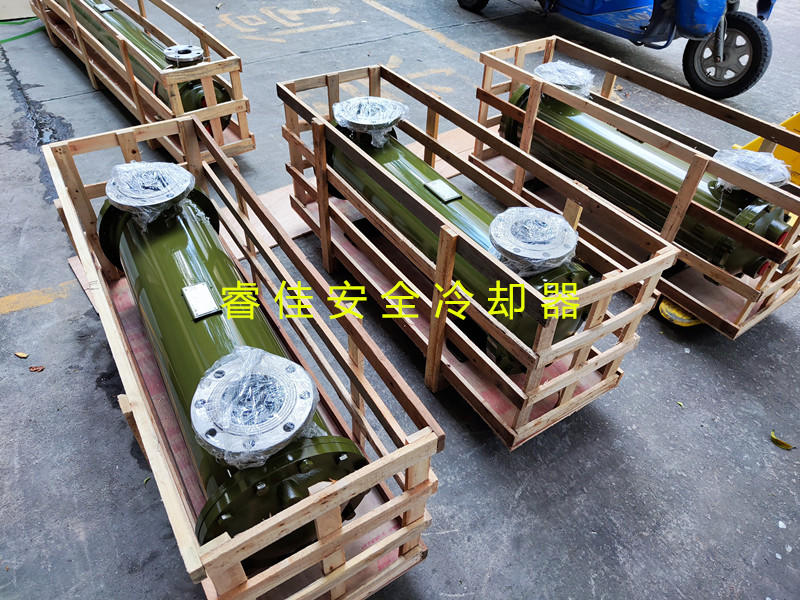 <font color='red'>列管式散熱器</font>用于注塑機(jī)