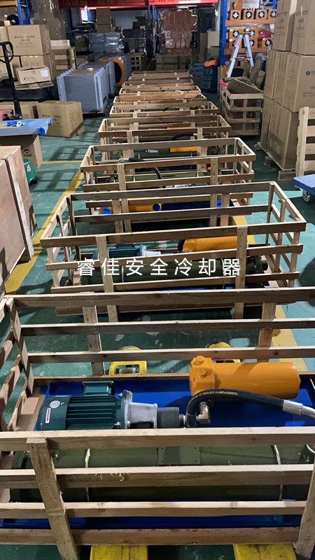 <font color='red'>獨(dú)立循環(huán)水冷卻器</font>用于鋼鐵廠減速機(jī)