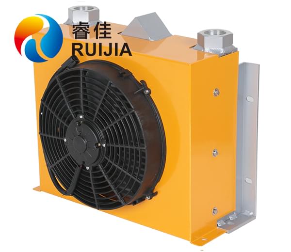 【舍近求遠(yuǎn)】李經(jīng)理采購耐用省心吊車<font color='red'>液壓風(fēng)冷卻器</font>
