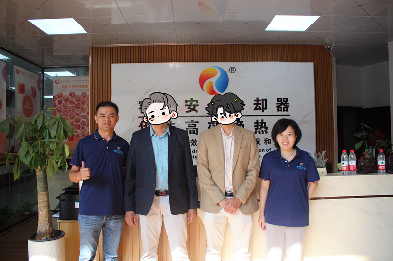 外國(guó)客人到訪睿佳安全<font color='red'>冷卻器</font>